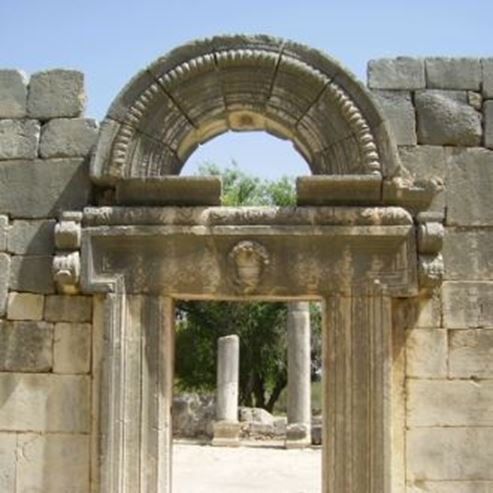 דלת כניסה בית כנסת עתיק - Entrance door ancient synagogue