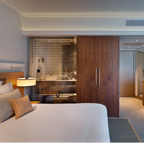 חדר השינה במלון ישרוטל טאוור - Bedroom at Isrotel Tower Hotel