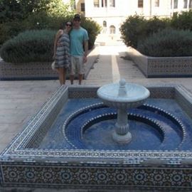 צחי ואלה ליד מזרקה בירושלים - Tzachi and Ella next to a fountain in Jerusalem